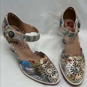 NWOT Spring Step L'Artiste Leather Luxe Floral Beige Salsa Heels